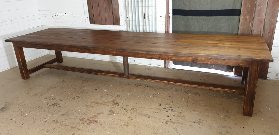 Måttbeställt rustikt matbord återvunnet trä